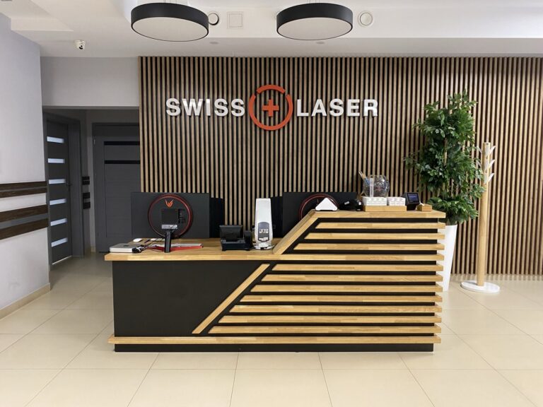 Recepcja kliniki SwissLaser w Krakowie przy ul. Kluczborskiej 15