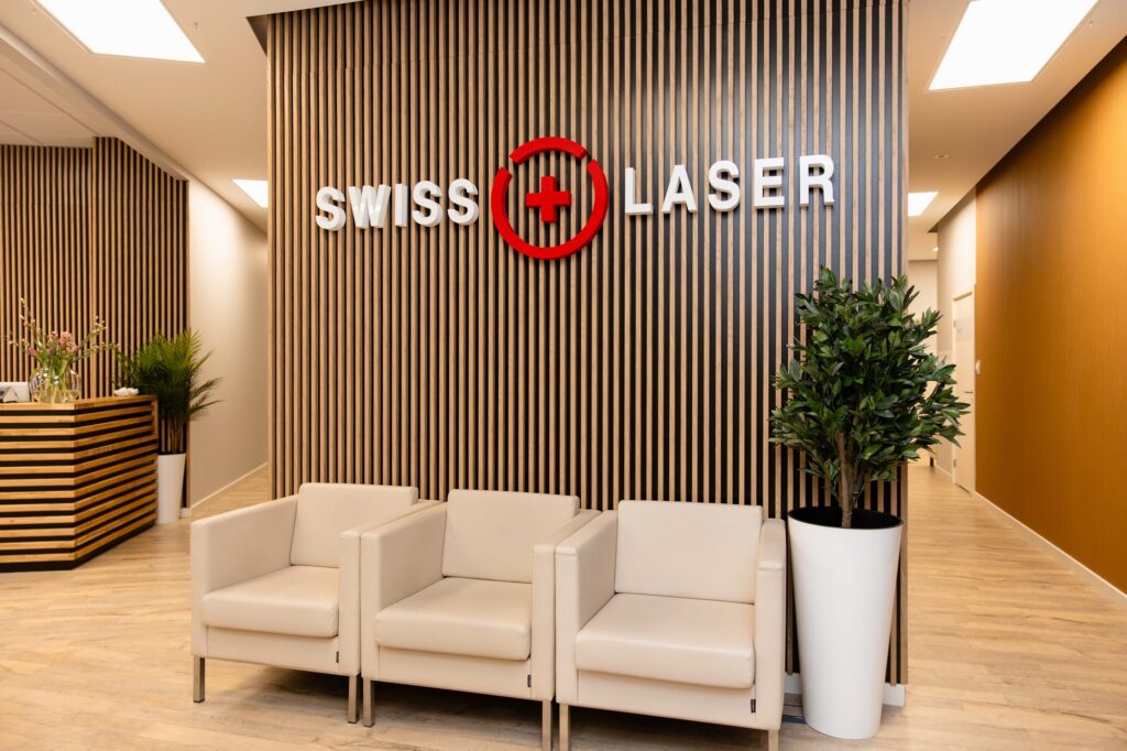 Strefa wejściowa kliniki SwissLaser w Warszawie przy ul. Kolejowej 1